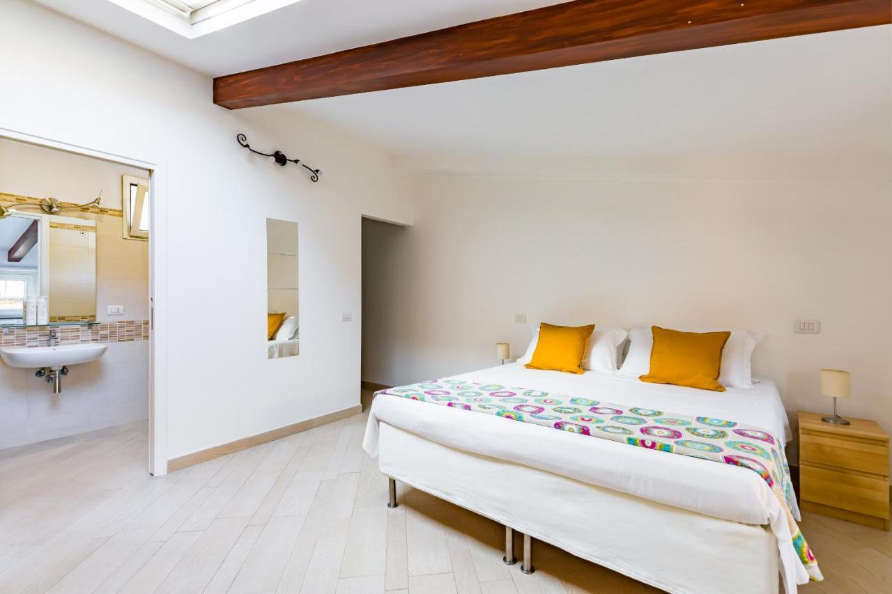 Apartment With Balcony In Palazzo Diaz By Wonderful Italy Napels Buitenkant foto