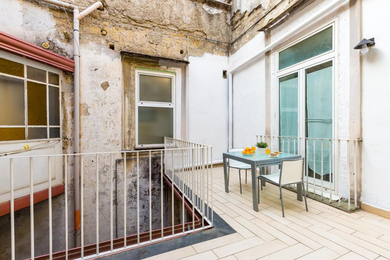 Apartment With Balcony In Palazzo Diaz By Wonderful Italy Napels Buitenkant foto