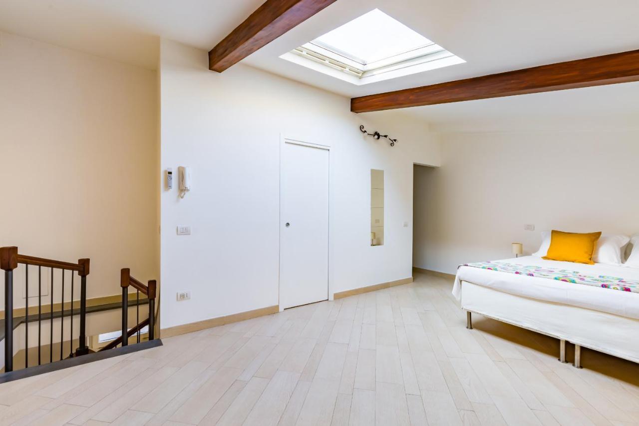 Apartment With Balcony In Palazzo Diaz By Wonderful Italy Napels Buitenkant foto